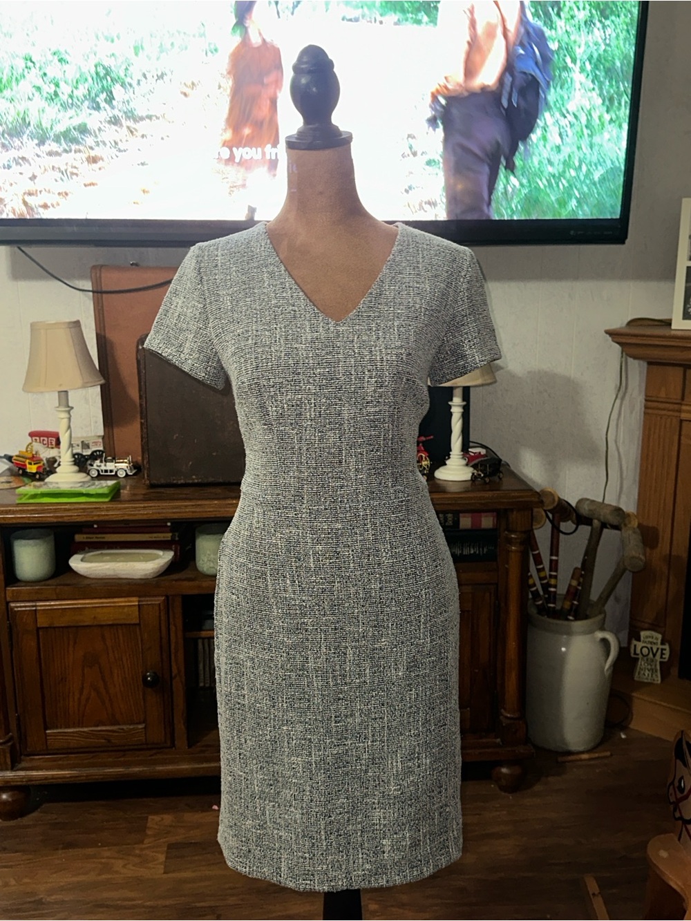 Banana Republic Black White Tweed Sheath Dress Size 0 V Neck Career Office Lined